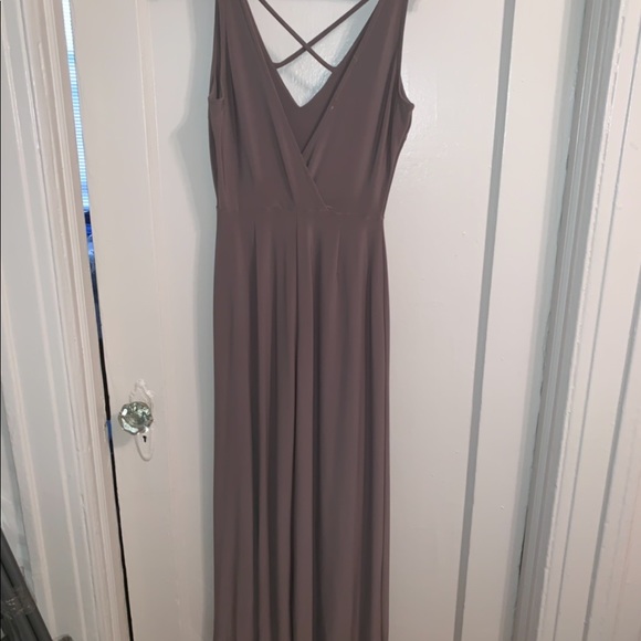 Sexy, Long, Taupe colored Dress with a slit! - Picture 5 of 5